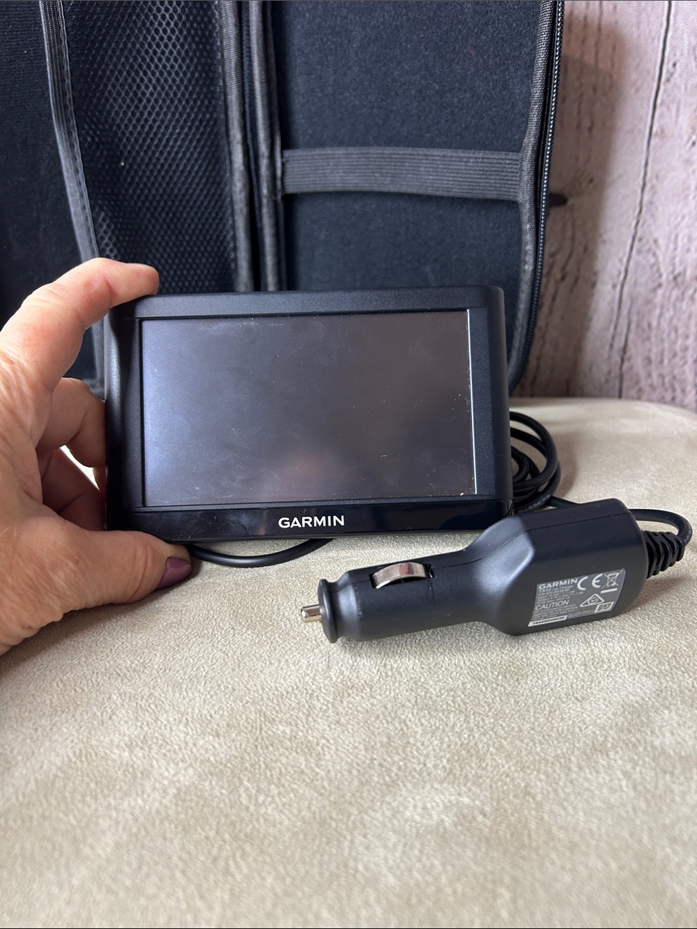 garmin Black Portable Car GPS Navigator with Power Adapter.145-01615-10 and case
